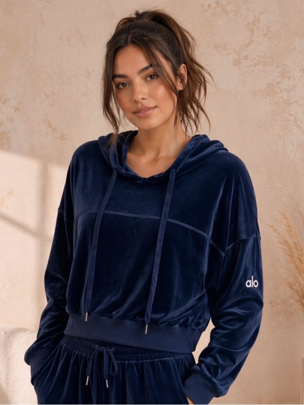 ALO Yoga Velvet Cropped Hoodie in Navy Blue
